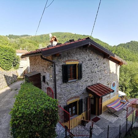 Deliziosa Casetta Sull'Appennino Toscano Montefegatesi Bagian luar foto