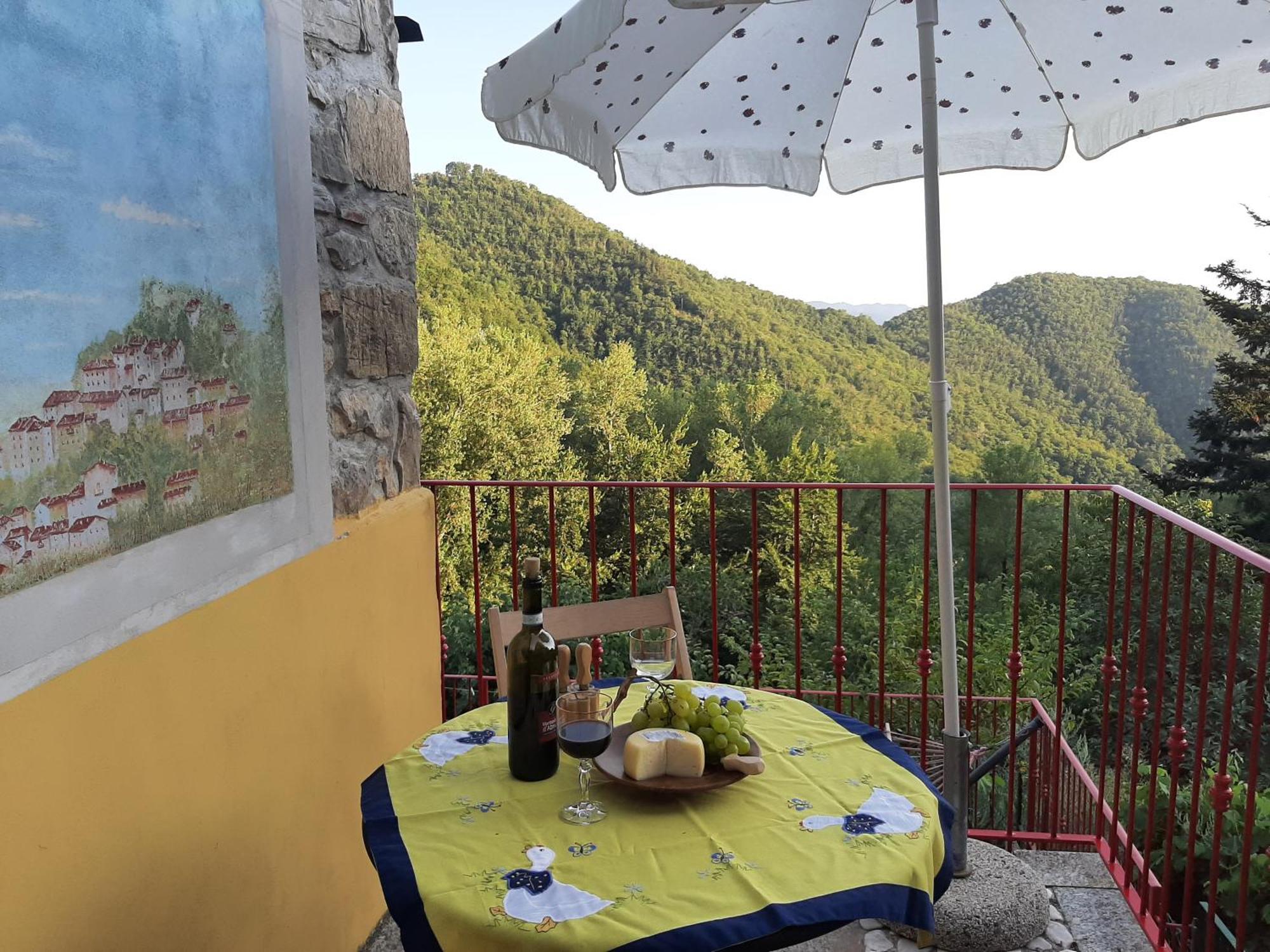 Deliziosa Casetta Sull'Appennino Toscano Montefegatesi Bagian luar foto